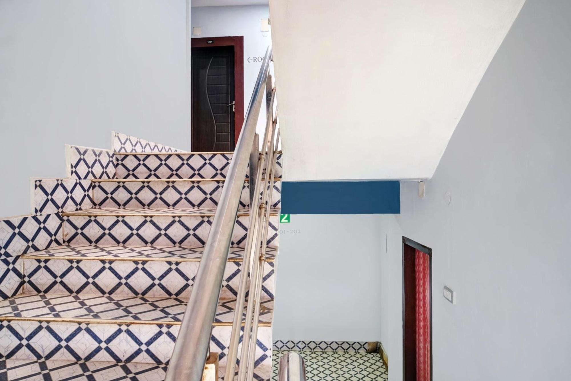 Super Hotel O Noonmati Guwahati Formerly Hotel Sundari Extérieur photo